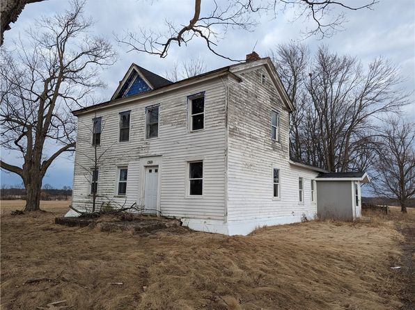 1769 Sandhill Rd, Farmington, NY 14425