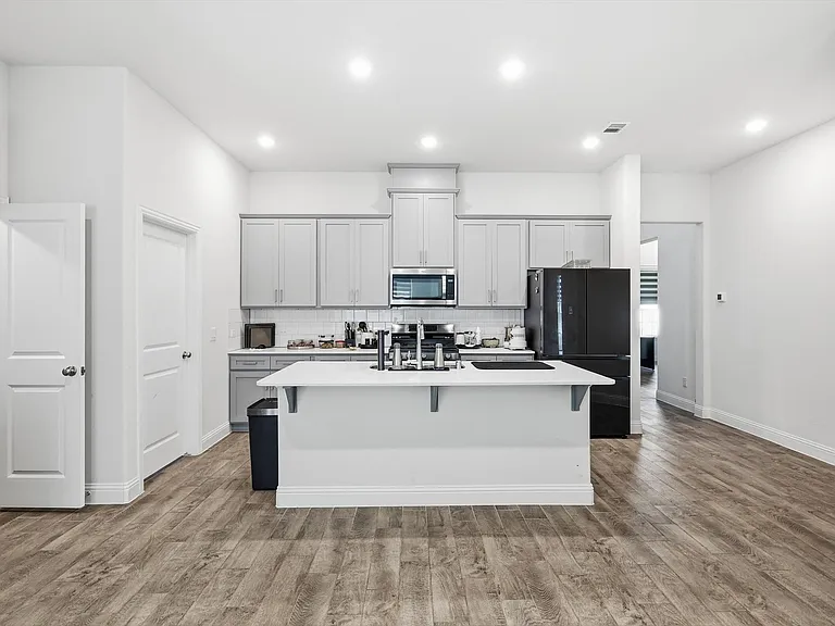 105 Portina Dr — Photo 9