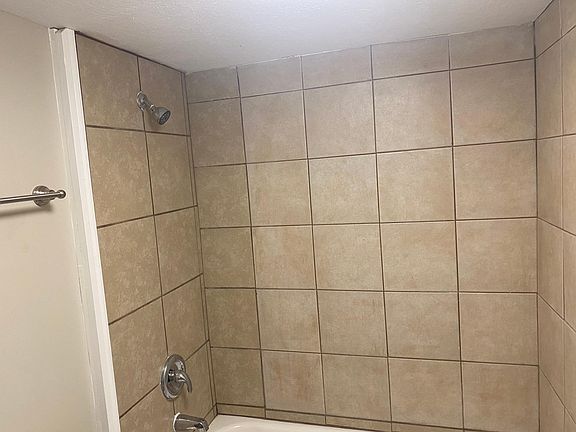 3rd image of 4911 Davenport St #5