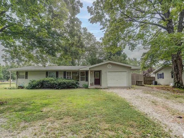 1162 N Franklin St, Salem, IL 62881