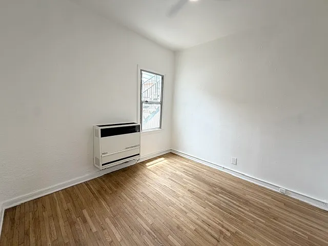 5916 1/2 Willoughby Ave — Photo 27