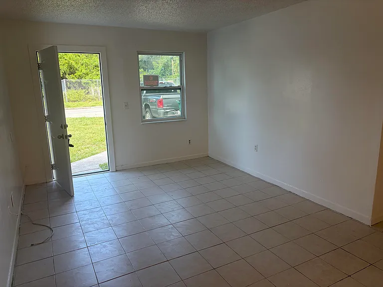 5001 Eastwood Dr #A — Photo 4