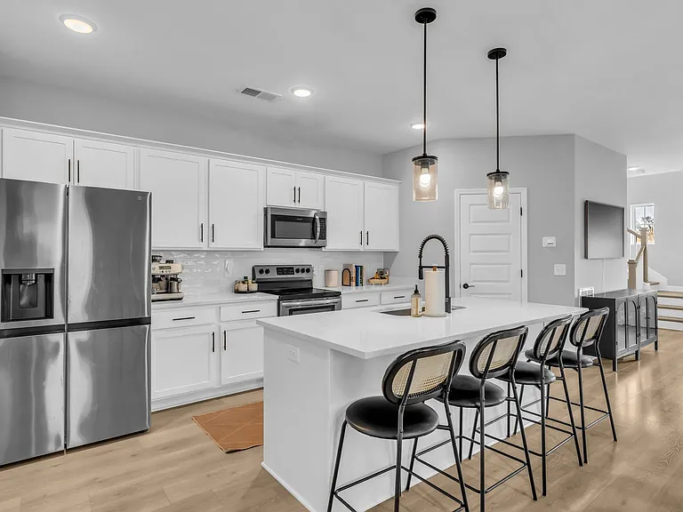 426 Kinnard Dr — Photo 3