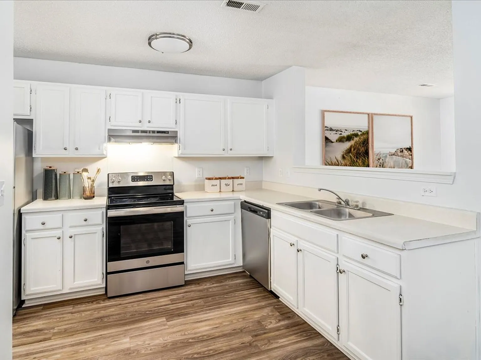 Meadowbrook Luxury Apartments — Photo 2