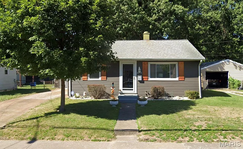 3213 Wayne Ave photo 1