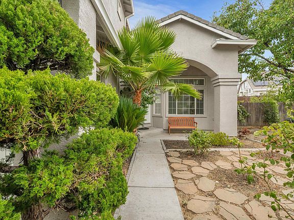 4th image of 160 Palm Pl