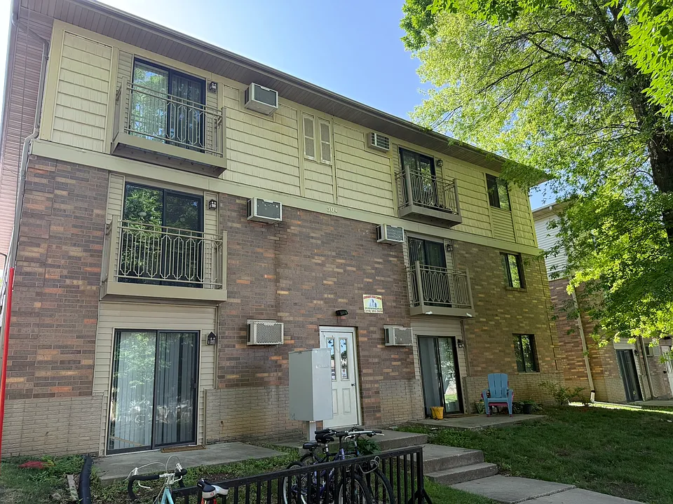 504 S Van Buren St #3