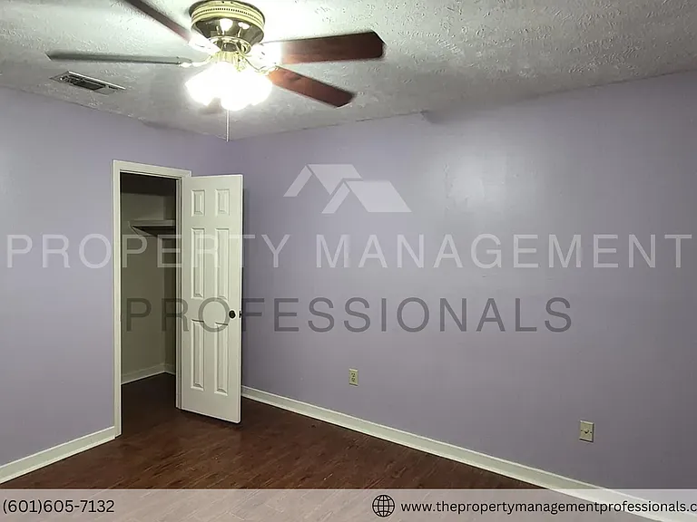 1102 Martin Dr — Photo 20