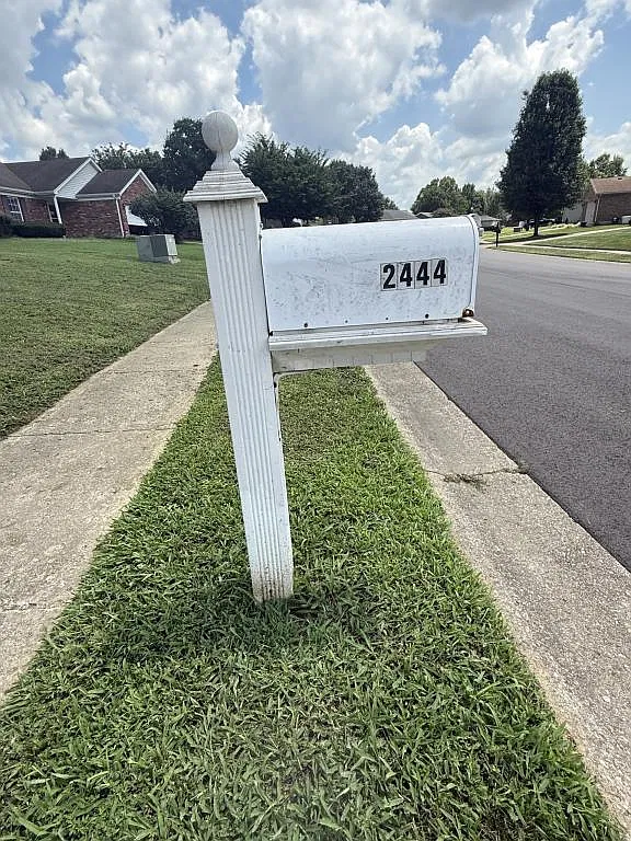 2444 Savannah Dr — Photo 2