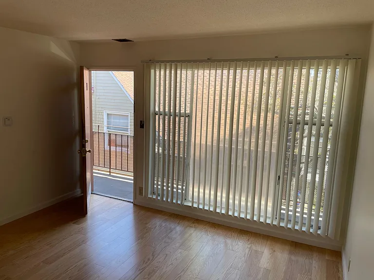 2537 Benvenue Ave #306 — Photo 5
