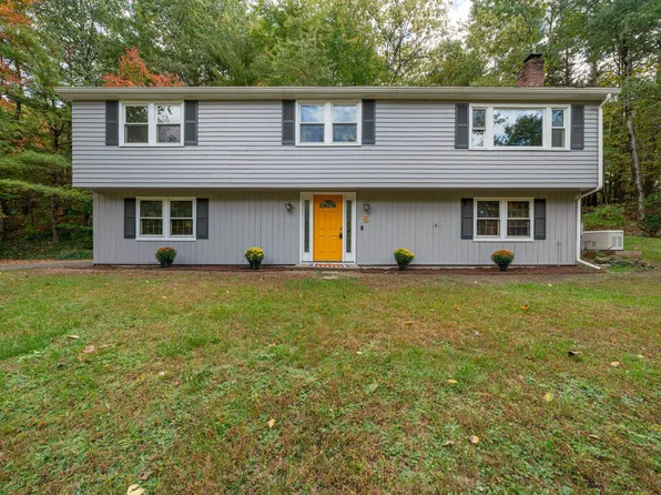 8 Crestwood Road, Windham, NH 03087