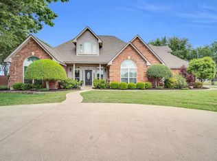 711 Willow Ln, Waxahachie, TX 75165