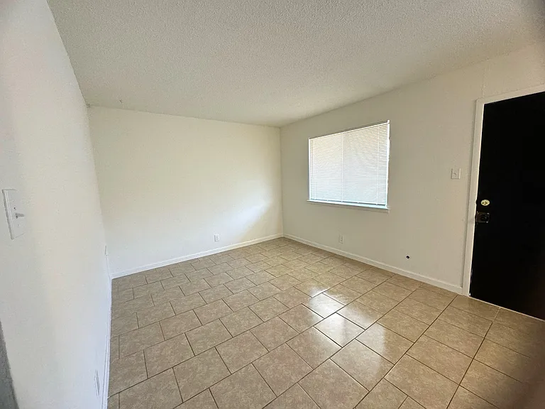 402 Cornell Dr SE #7 — Photo 11