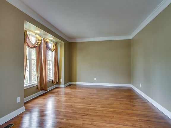 3rd image of 1444 W Northfield Blvd