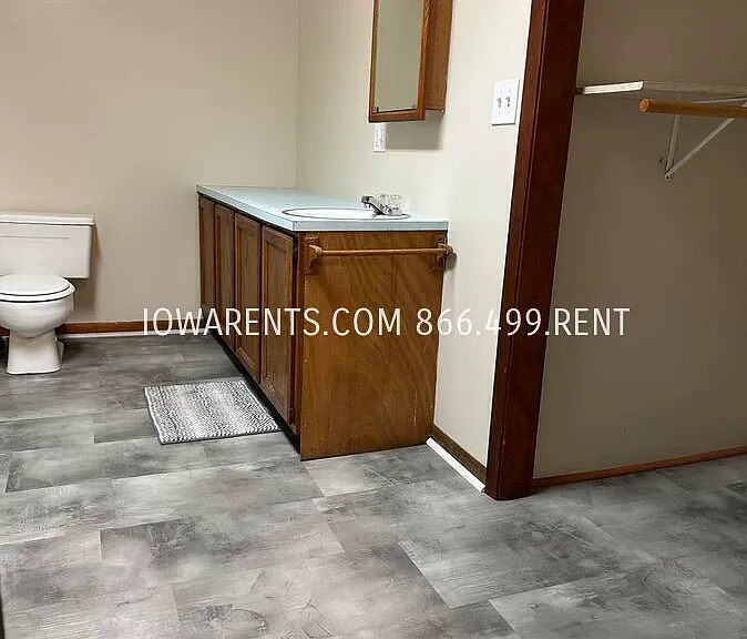 702 N 6th St — Photo 10