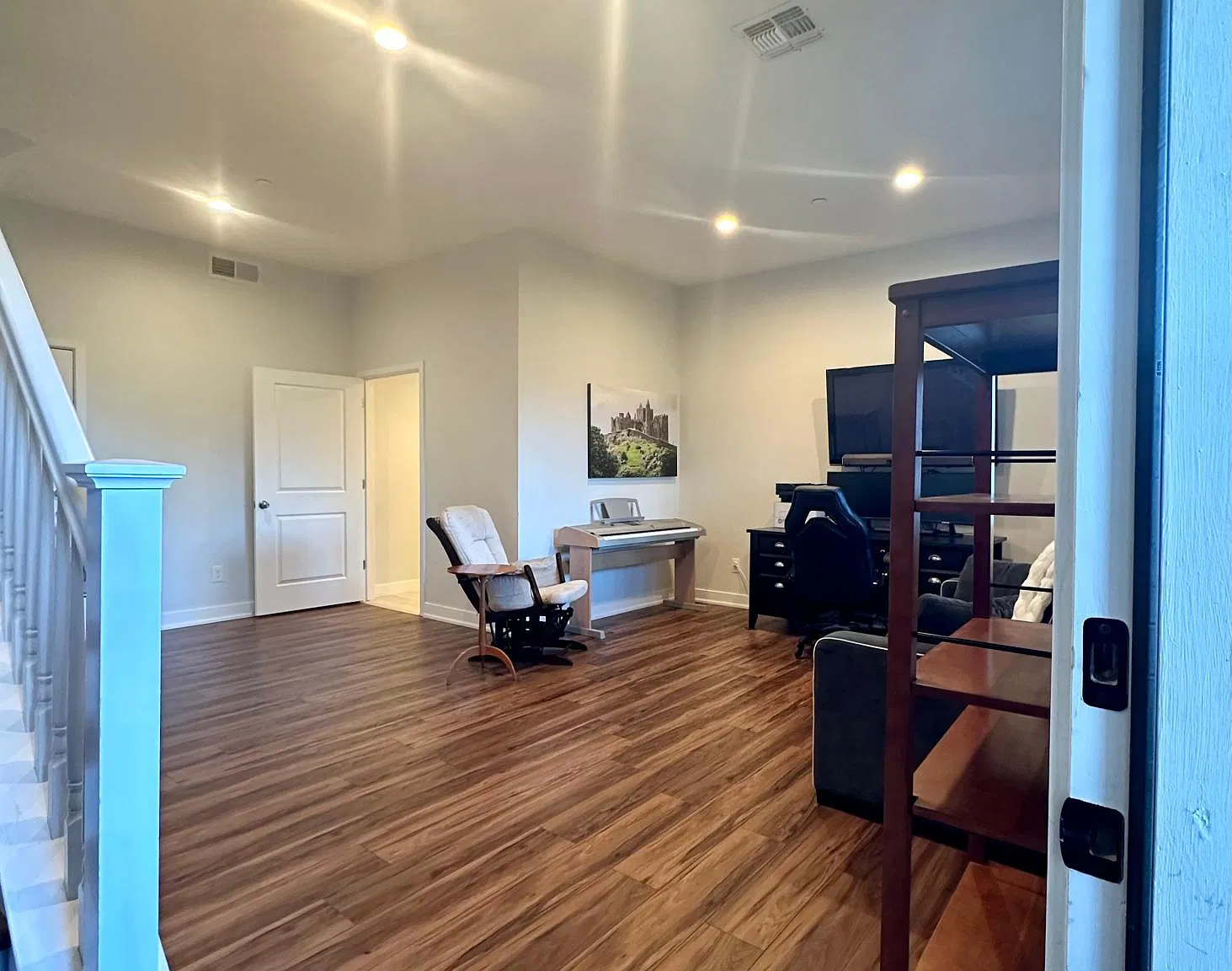 3 bed, 2214 sqft, $3,850 — Photo 3