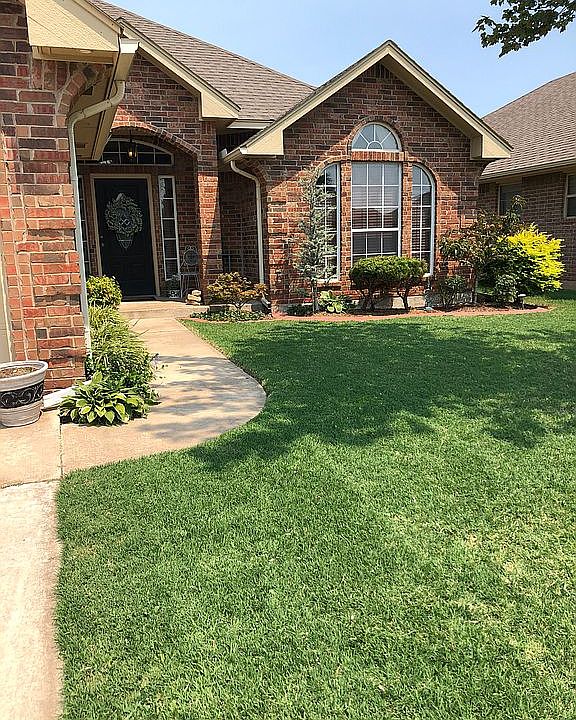 2nd image of 525 SW 162nd St