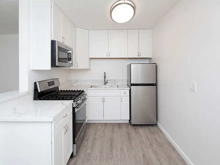 Aztec Pacific Apartments — Photo 54