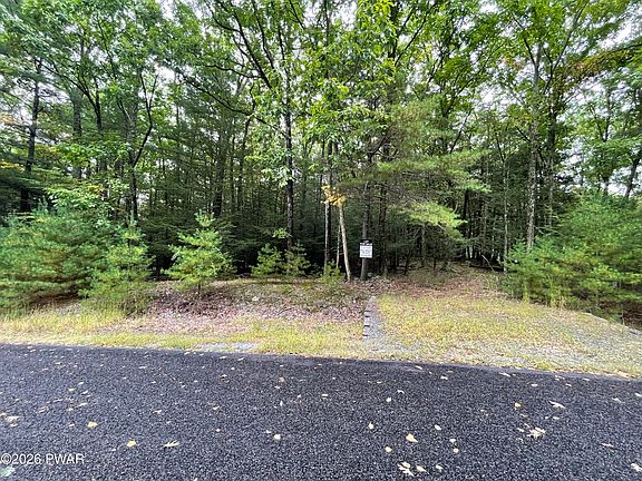 2nd image of 29 Spring Brook Cir
