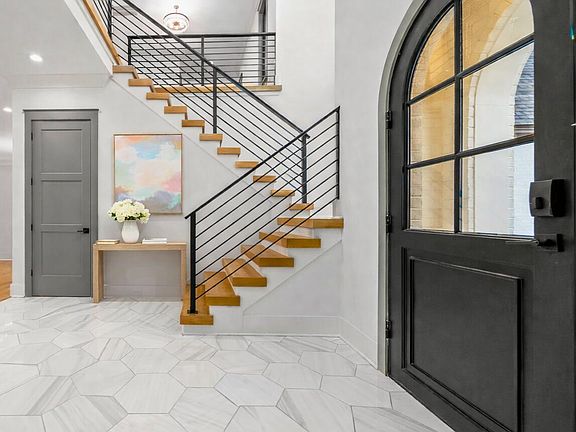 3rd image of 1312 Hunting Ridge Rd