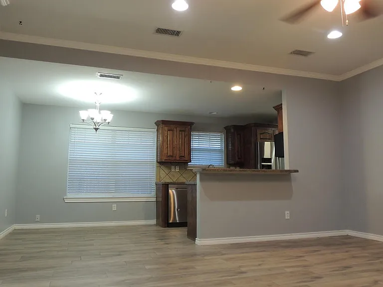 1003 N Doris Ave — Photo 3