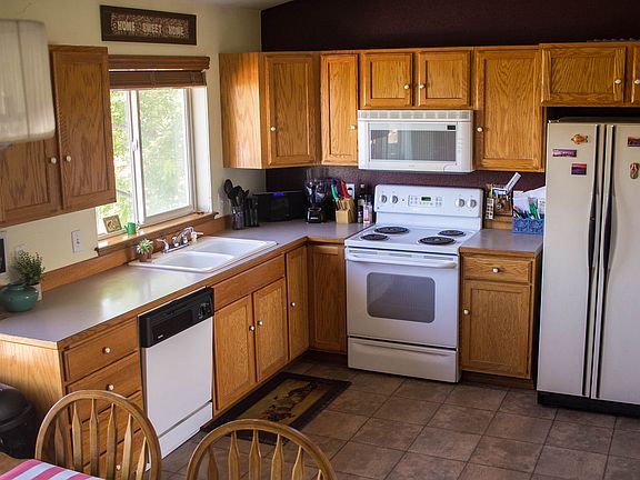 5th image of 390 E Tiger Ave