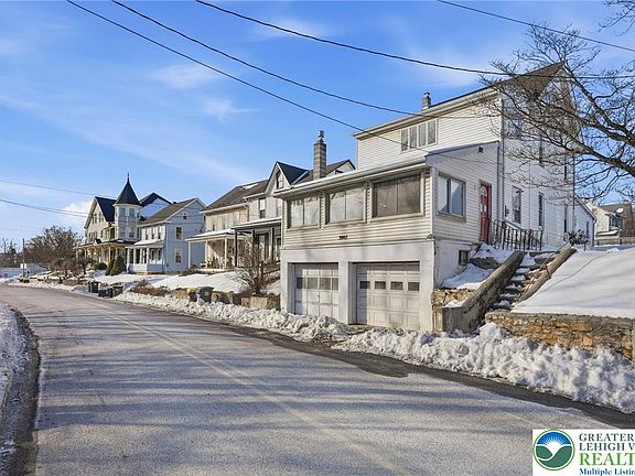 3rd image of 3907 Main St