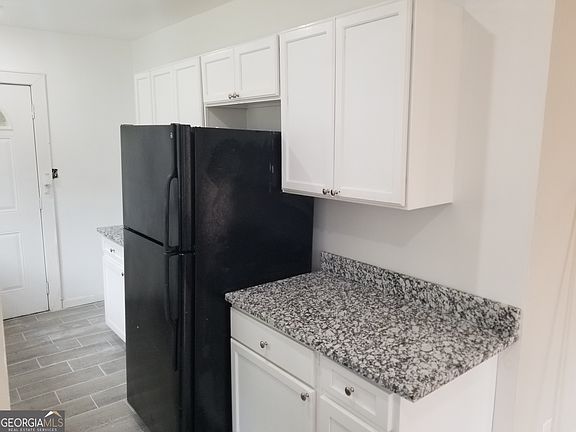 5th image of 2429 Macon Dr SW