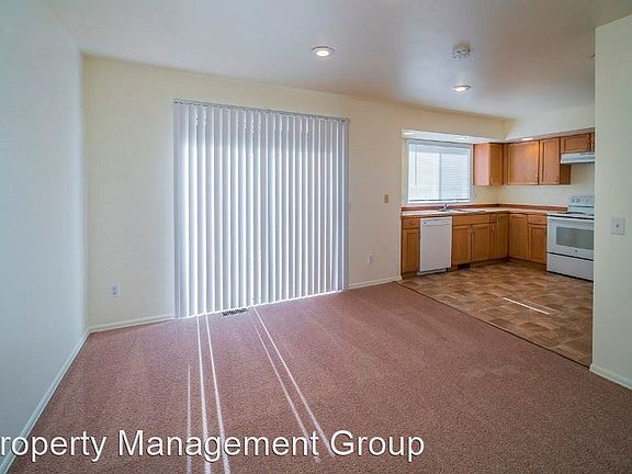 5th image of 7012 67th Pl NE