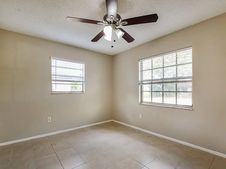 542 Salerno Dr — Photo 13