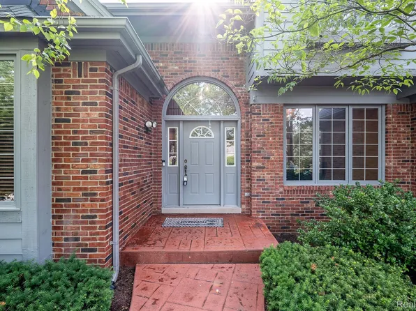 4599 Hycliffe Dr, Troy, MI 48098