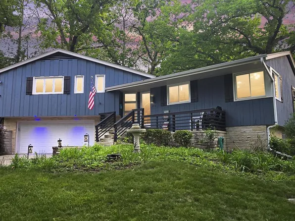 602 Downing DRIVE, Waukesha, WI 53186