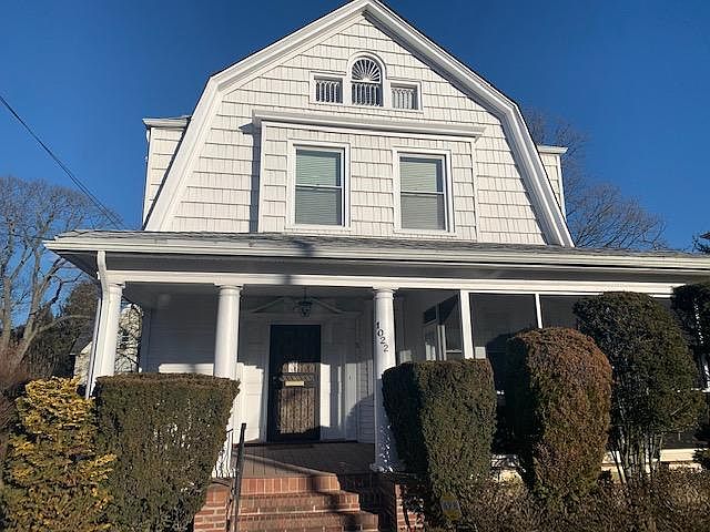 1st image of 10-22 Bay 24 St