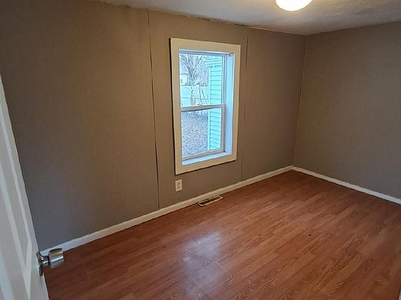 5th image of 4528 Madison Ave SE
