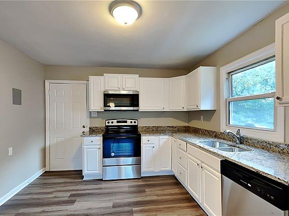 4th image of 524 Garrett St