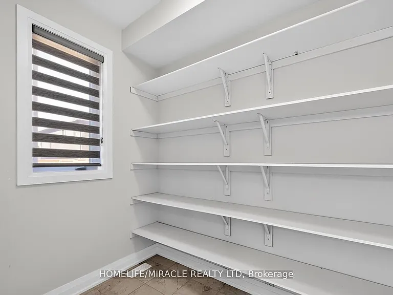 1032 Edinburgh Dr — Photo 22