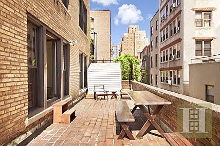 3rd image of 121 W 72nd St APT 2E