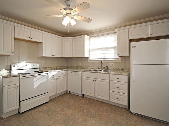 2nd image of 127 37th Ave N #B