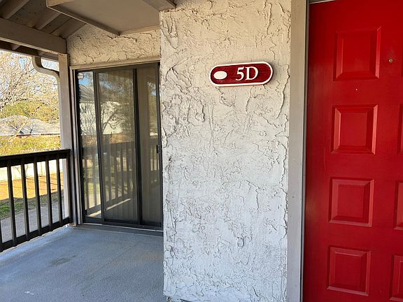 3rd image of 1304 E Bayou Pkwy APT 5B