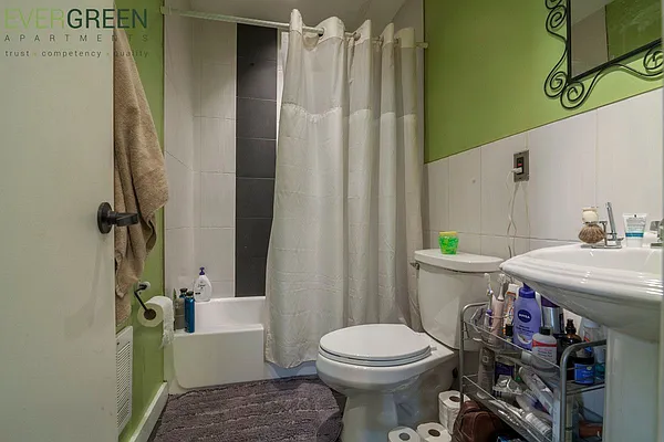 Rented by Evergreen Apartments BK | media 6