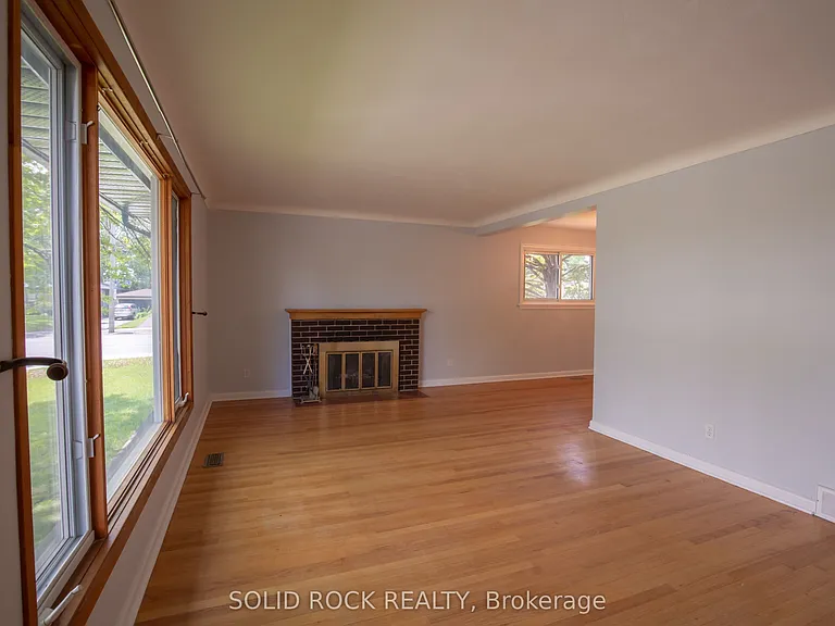 2763 Kelly Ave #1 — Photo 4