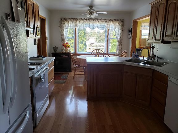 5th image of 2476 S Green Ave
