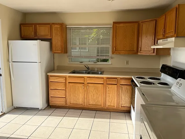 611 S Logan Ave #A — Photo 4