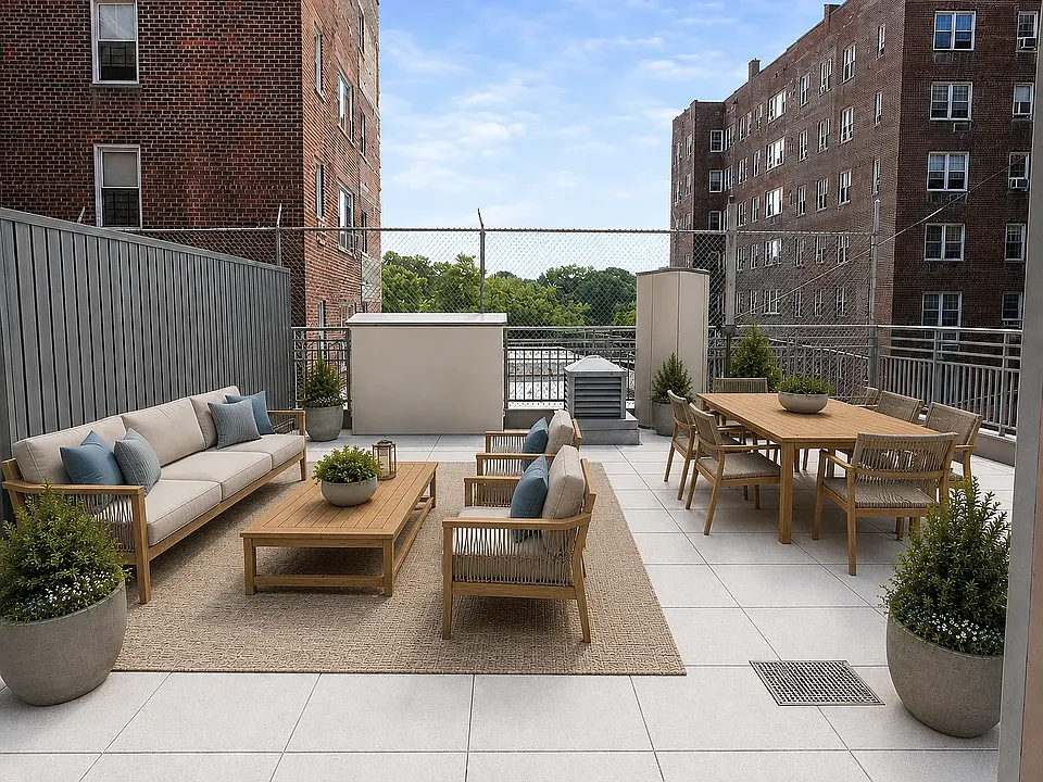 3800 Blackstone Ave #2S