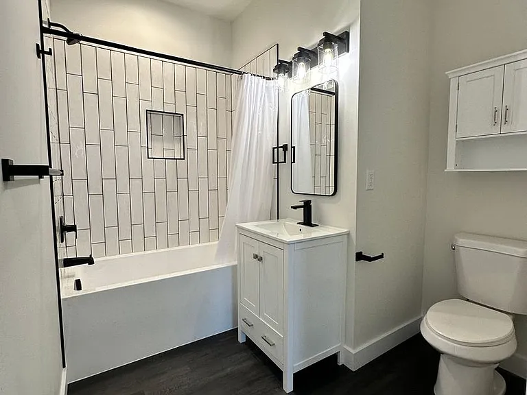 460 N James Ave — Photo 15