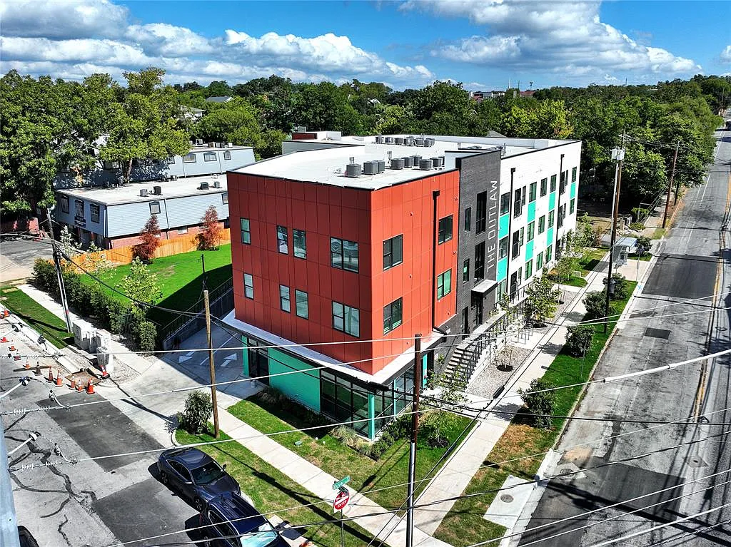3000 Duval St — Photo 1