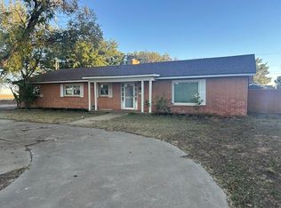 806 E Garfield Ave, Morton, TX 79346