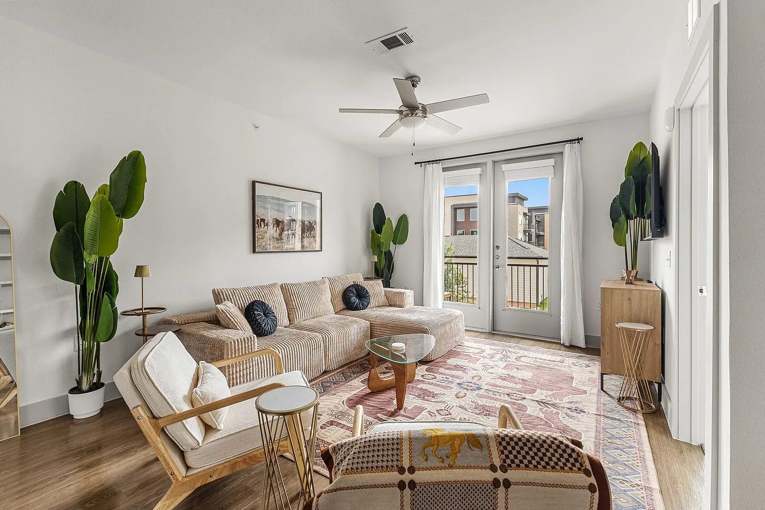 1 bed, 1.0 bath, 893 sqft, $2,970 — Photo 4