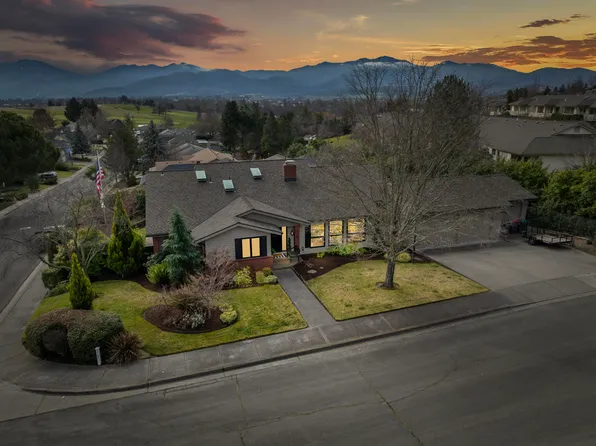 2798 Yvonne Rd, Medford, OR 97504