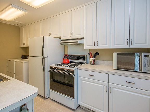3rd image of 2627 Fenwick Ct